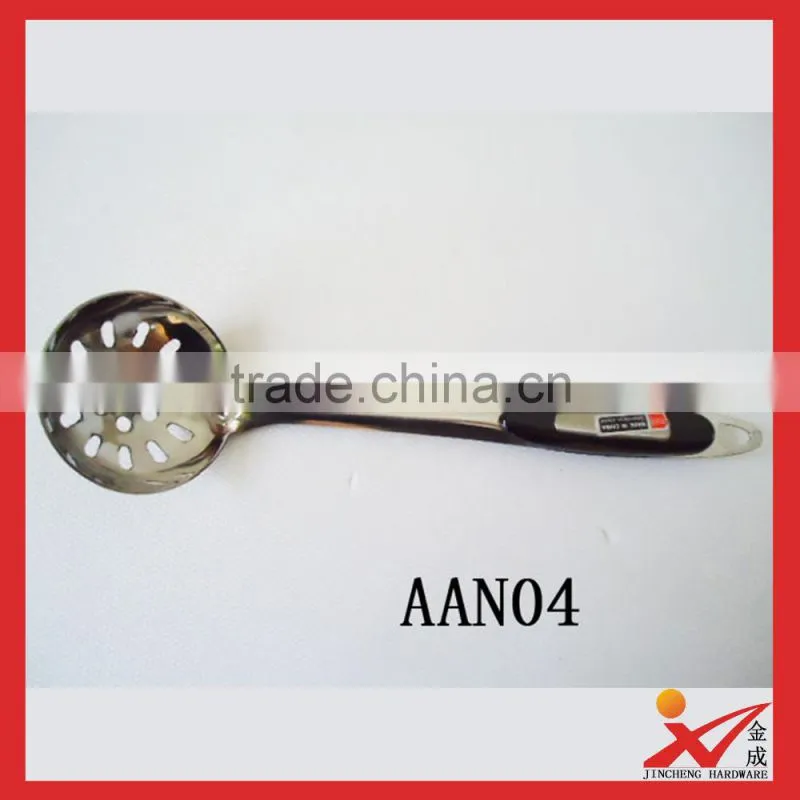 Factory wholesale stainless steel kitchen ware plastic hander big soup spoon