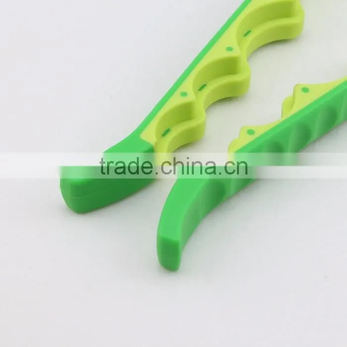 Eco-friendly Kitchen Cooking Tools Plastic Bottle Opener Wine Accessories