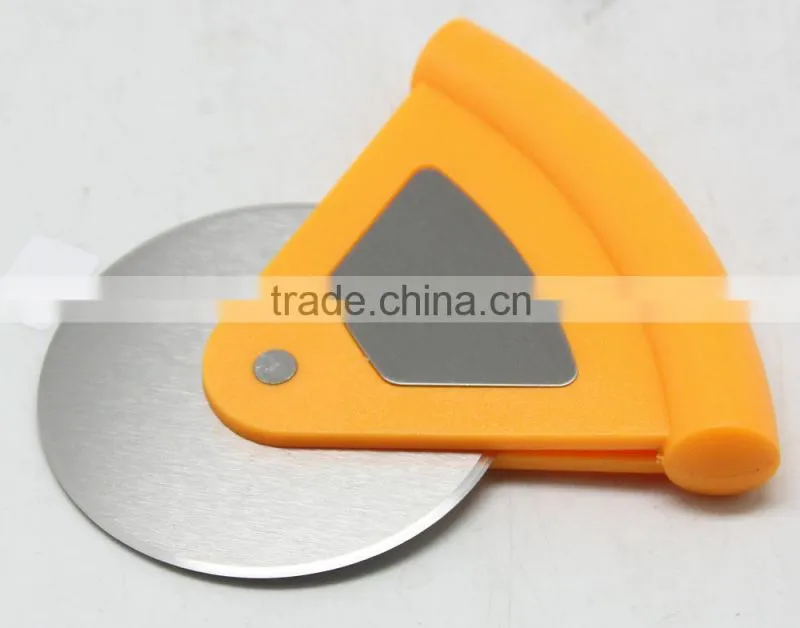 PLASTIC ABS + SS TRIANGLE PIZZA KNIFE, EASY HANDLE AND CLEAN