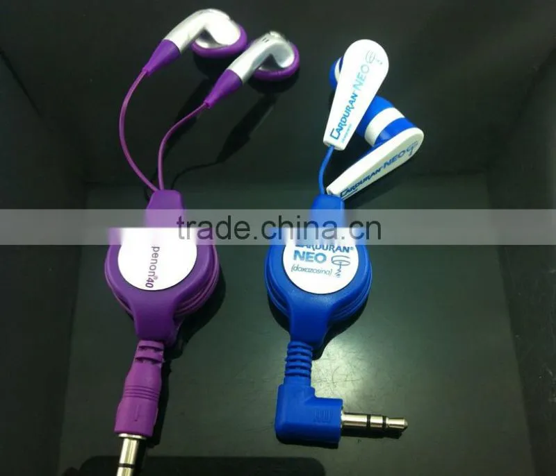 earphones with retractable cord