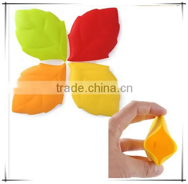 2016 china supplier Promotional leaf shaped Silicone pocket cup