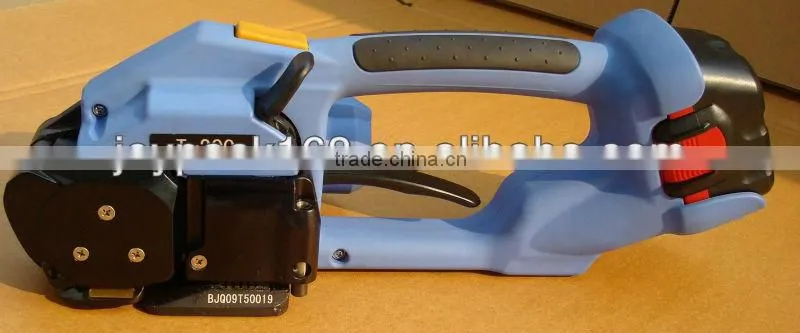 Handheld strapping machine