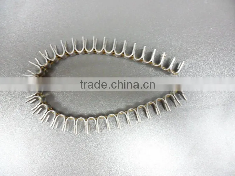 Pneumatic clinching gun for clinching spring of mattress and sofa