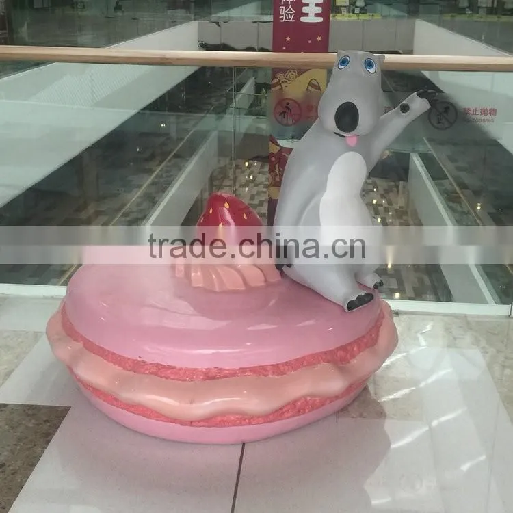 Fiberglass bear with cake decoration for mall