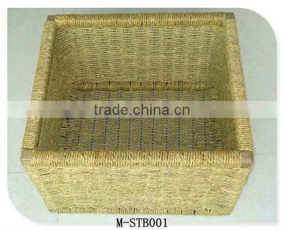 Cups shaped wicker basket with handle