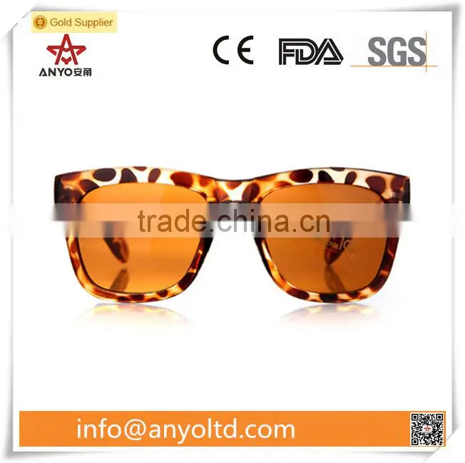Plastic fashion sunglass