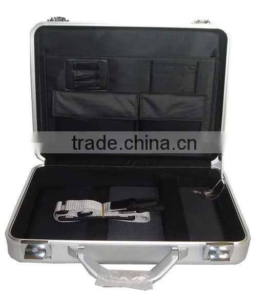 Molded Silver Aluminum laptop case with interior compartment, silver multiple laptop carrying case,locking aluminum carry case