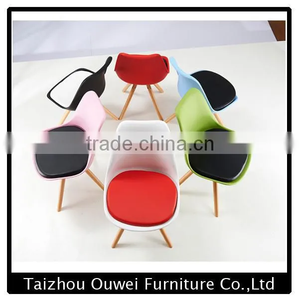 Comfortable plastic ralf chair with cushion