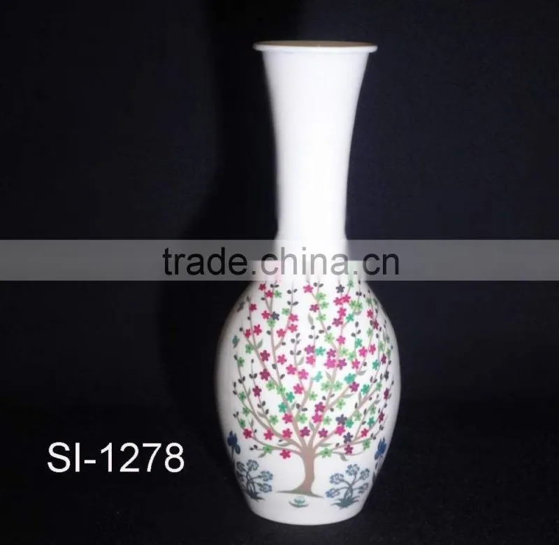 LATEST DESIGN OF VASES AT ATTRACTIVE PRICES