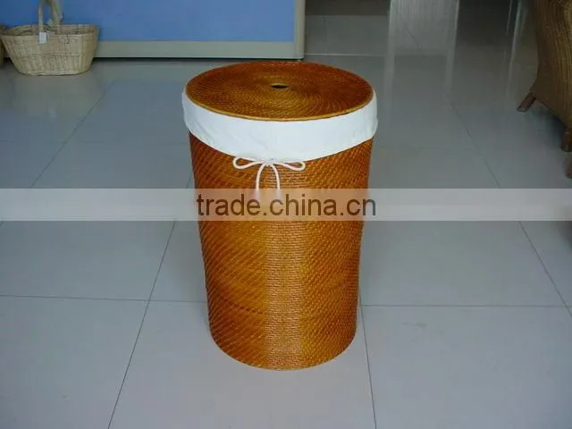 Hotsale multifunctional brown woven wicker trash can baskets with spacer with handle