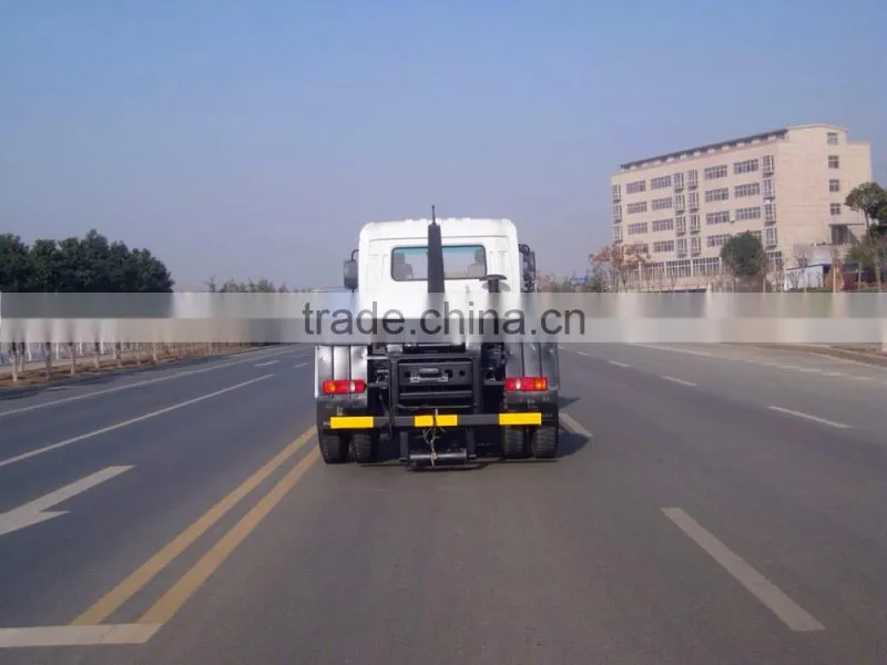 Dongfeng 4X2 hook lift garbage truck With Removable Box for sale