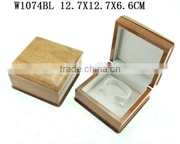 W1074RD Popular Varnish Wooden Jewelry Ring Box With Hinge