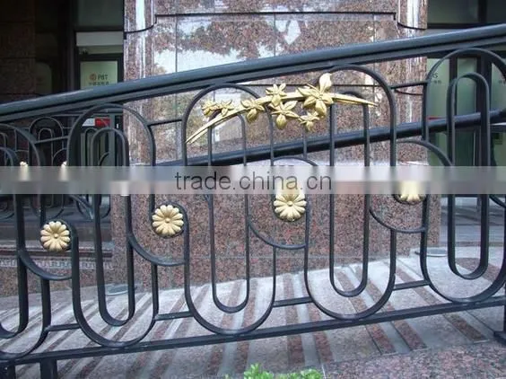 2015 hot galvanized handmade cheap iron fence