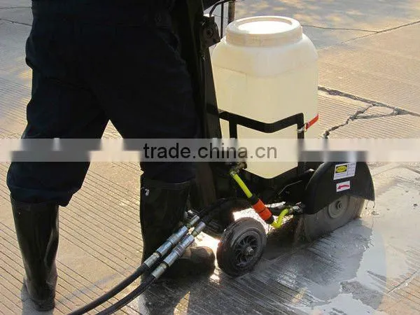 Hydraulic portable circular saw