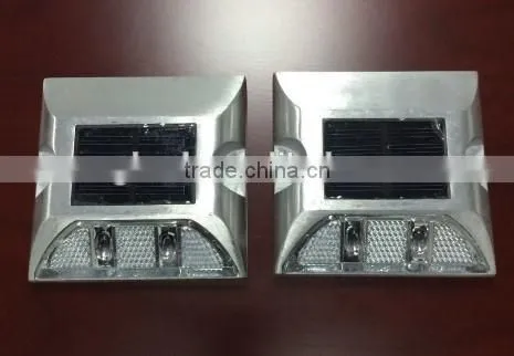 Solar aluminous road stud with single side