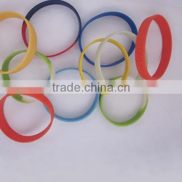 Fast Delivery Small MOQ cheap custom silicone bracelets