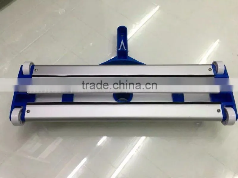 Super flexible swimming pool vacuum cleaner head