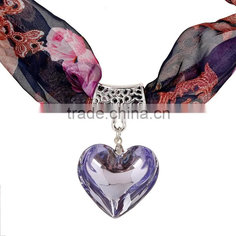 Europe Vintage Style with Pruple Heart Pendant Scarf