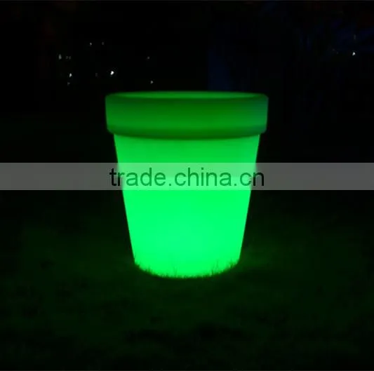 BSCI approval LED Flower pot outdoor large size plastic flower planter rustic flower pots& planters