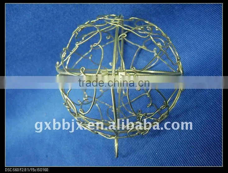Gold iron decorative bouncy balls set of two