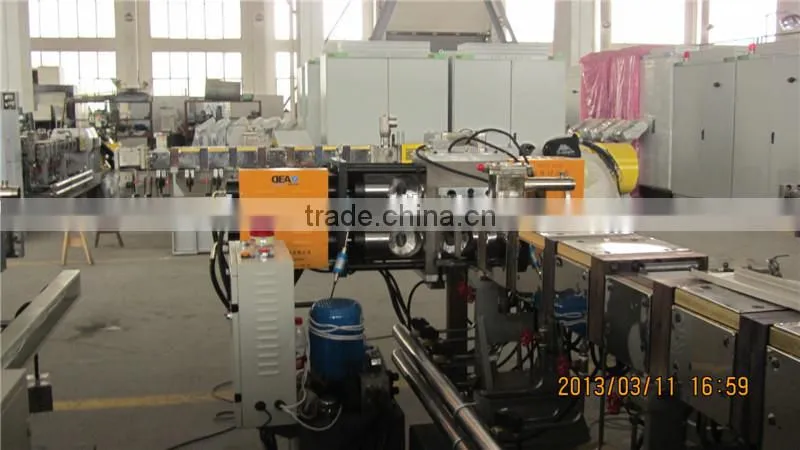 Dual column extruder screen changer