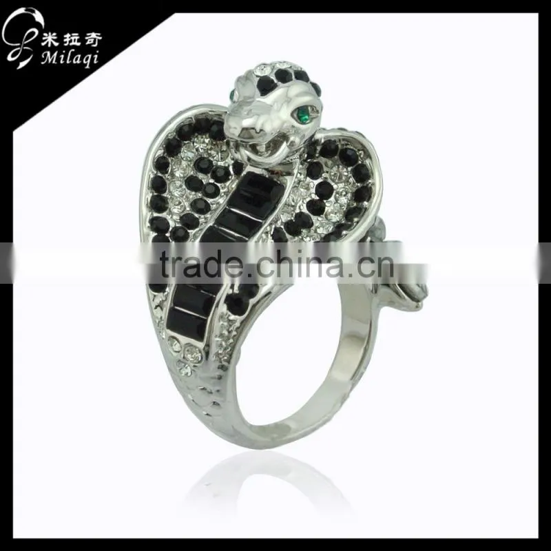 White gold diamond ring owl shape