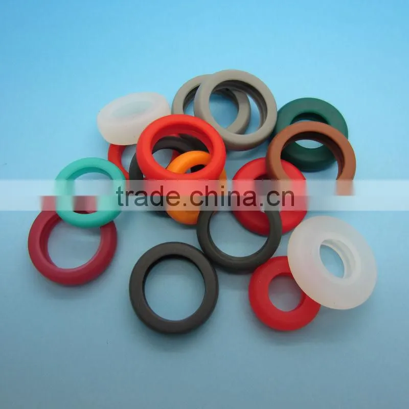 Eco-friendly soft customized logo color hiking silicone travel bottle band
