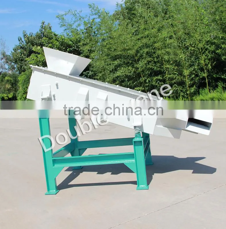 High efficiency feed pellet vibrating screener for poultry feed production line