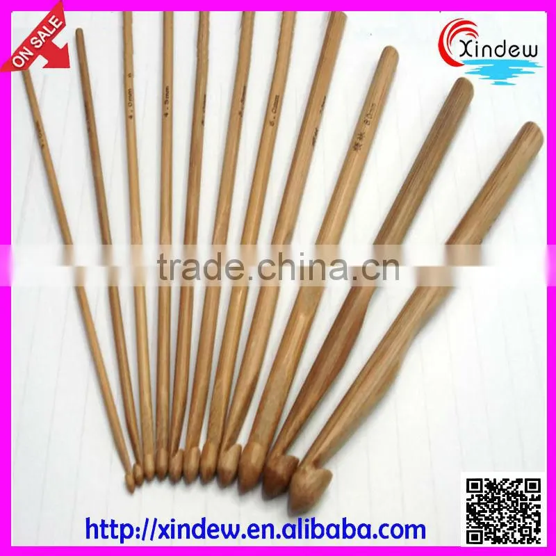 Plastic handle aluminum crochet hook