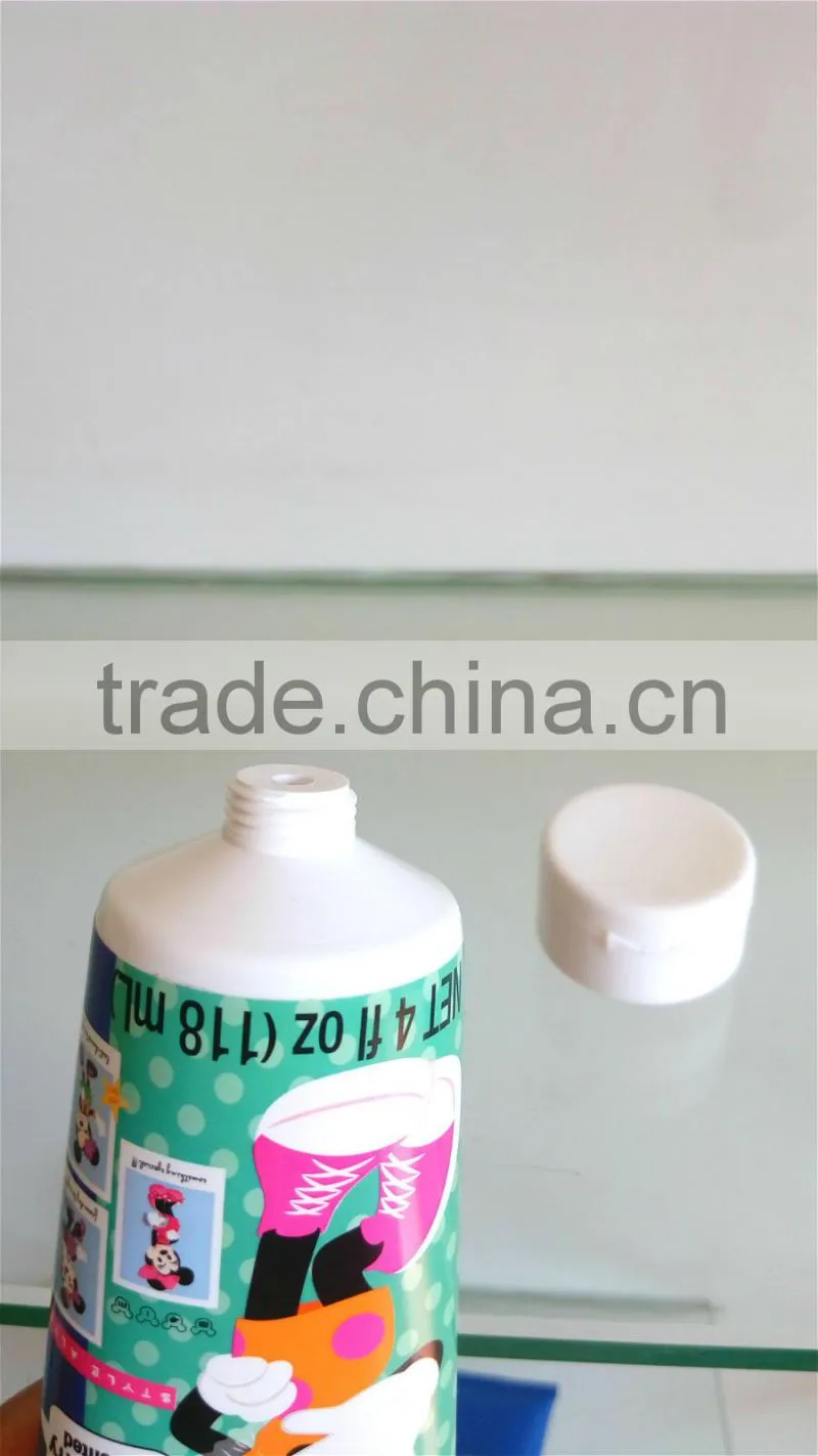 Labeled plastic tube for cosmetic packaging