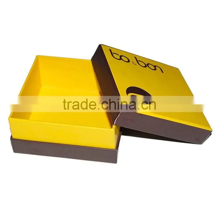 China wholesale food grade cardboard box with handle/cake bakery packing white box