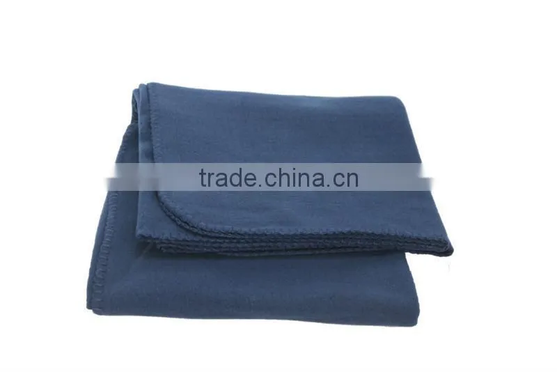 2015 Super soft outdoor polar fleece solid color printed travel blanket with pocket