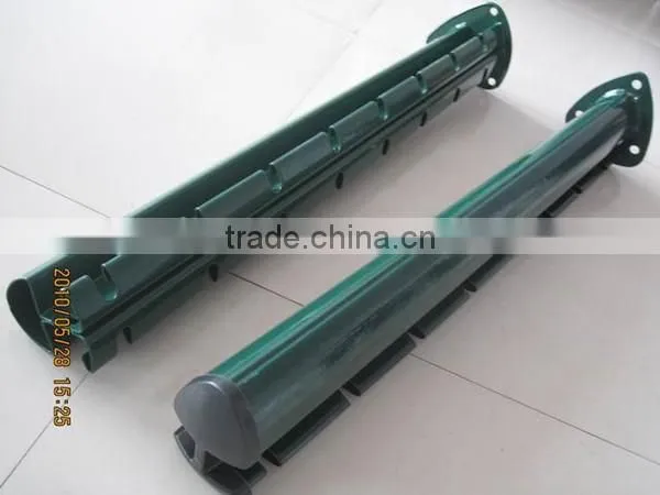 Peach shape metal fence post for curved wire mesh fence