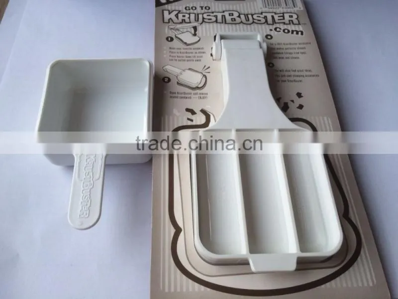 Classic design plastic kitchen sandwich cutter