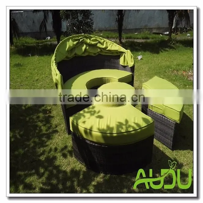 Audu Pe Rattan Round Lounge Bed