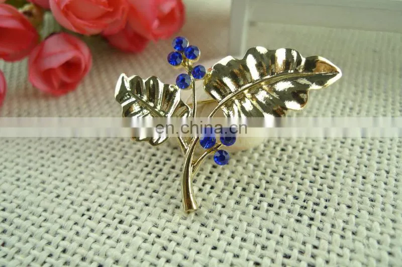 Cheap wholesale rhinestones brooch for wedding invitations