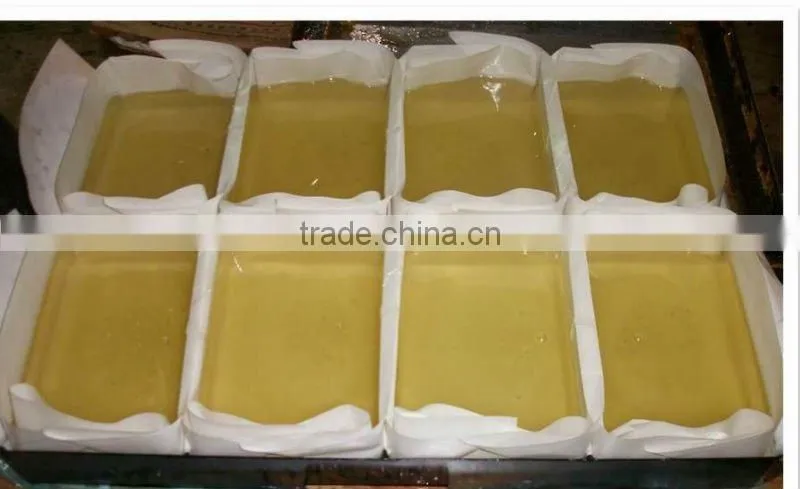 Hot melt adhesive for mouse capturing