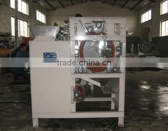 automatic wet way nut peeling machine/peanut peeling machine/almond peeling equipment