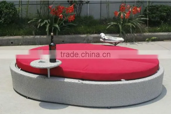 comfortable PE rattan Sun Lounger