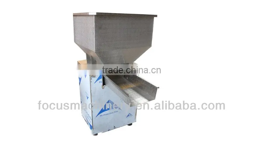 Packing line vibrating hopper feeder