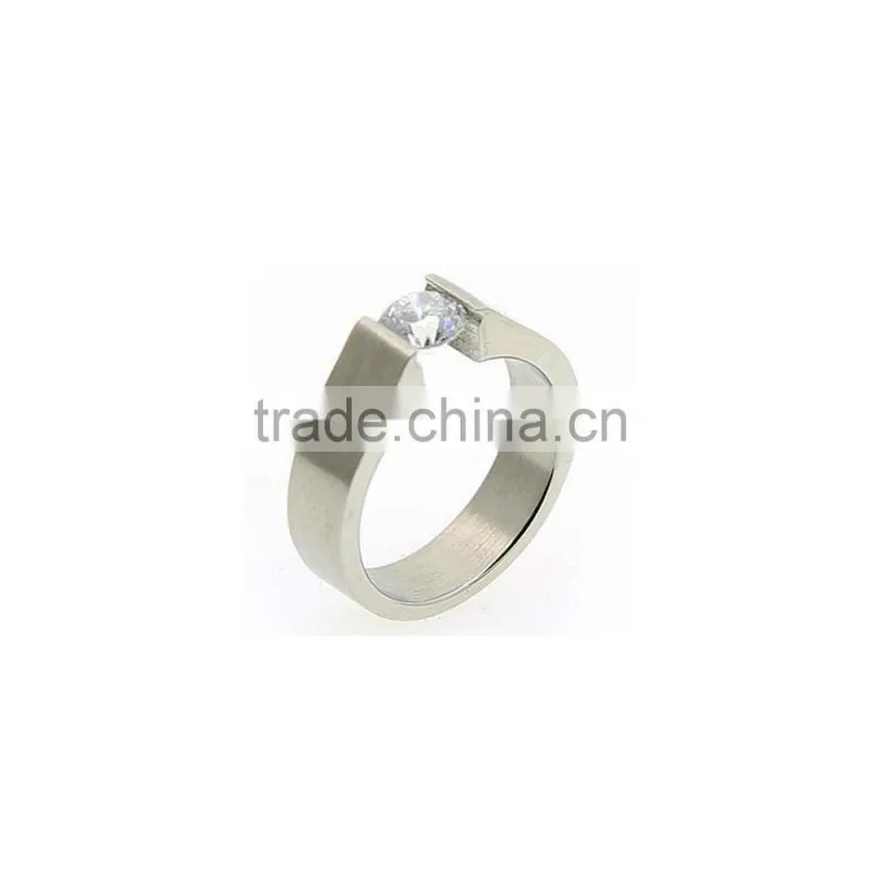 Stainless steel wire cut simple design mattle finished ring jewelry with one cz stone