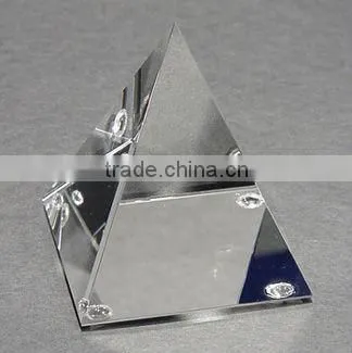 2016 beautiful latest high quality crystal pyramid