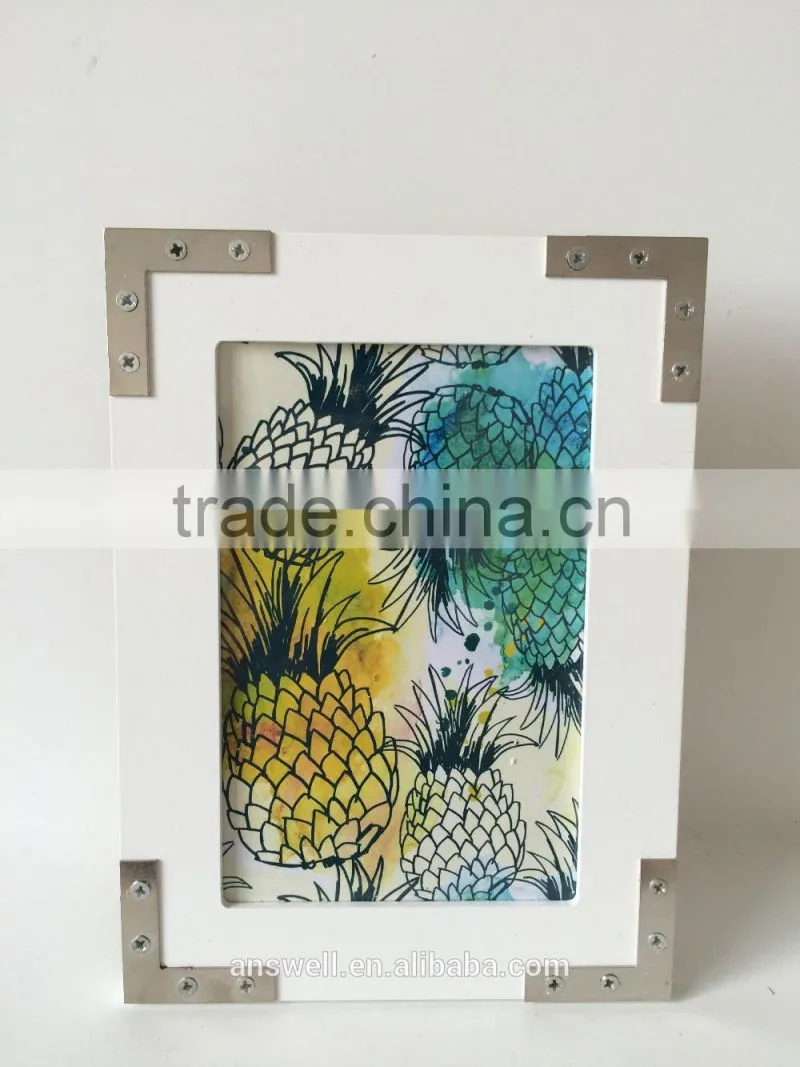 2016 new style wooden photo frame with metal corners for decorative