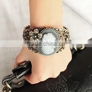 Customized Original Heart Bracelet Wholesale With Metal