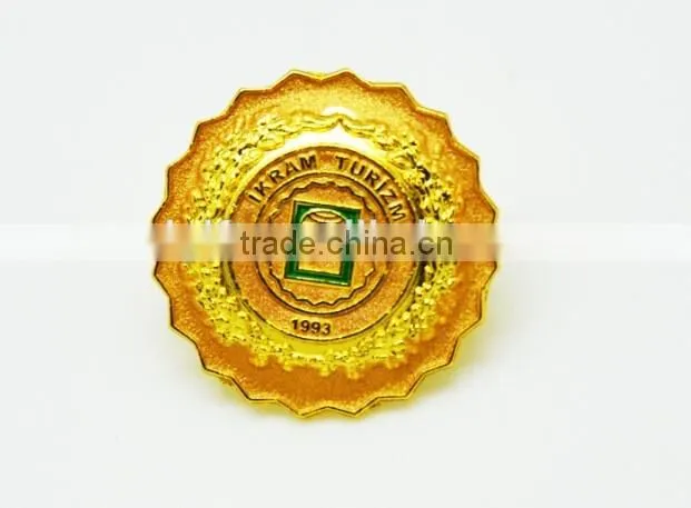 Wholesale cheap gold plated souvenir metal badge