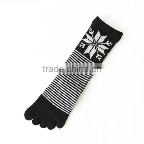 Bulk Wholesale Hot Sale Winter Fashion Thick Wool Yoga Injinji Custom Design Christmas Woman Cashmere Warm Toe Sock