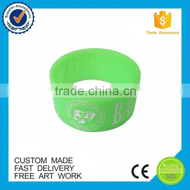 High Quality Cheap 1 Inch Embossed Green Fill White Color Silicone Rubber Wristband