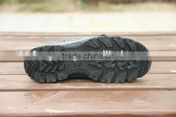 wide steel toe cap feature and unisex gender safety shoes