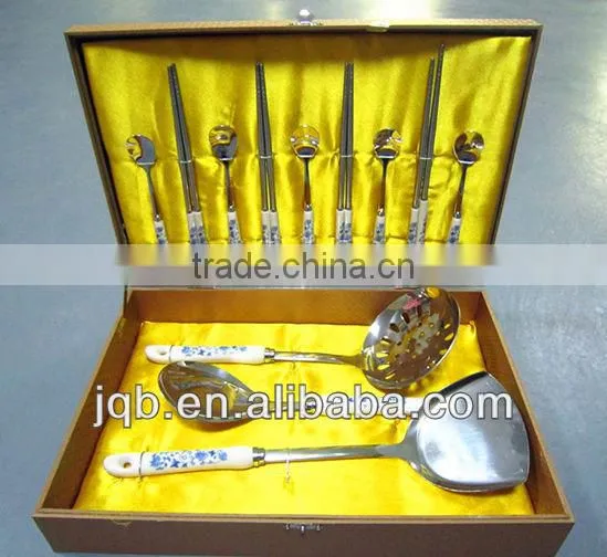 Porcelain handle gift cutlery set with elegant wooden box