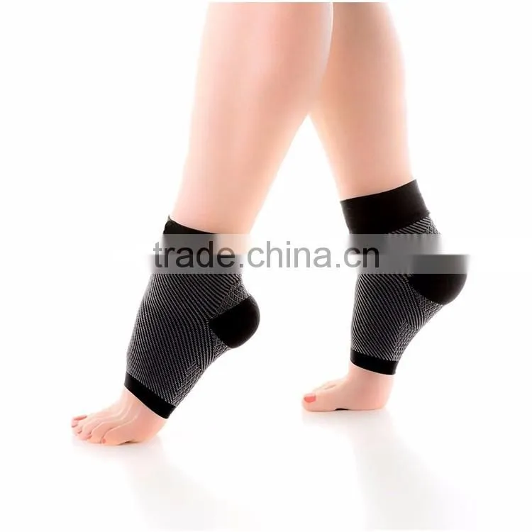2017 Sports Plantar fasciitis socks / popular unisex compression foot sleeve on Amazon